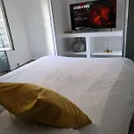 Appart' Cooconing - Champs Elysees - Netflix דירה מזון-לפיט