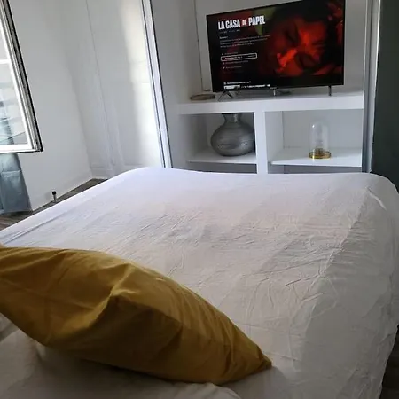 Appart' Cooconing - Champs Elysees - Netflix アパート メゾン＝ラフィット